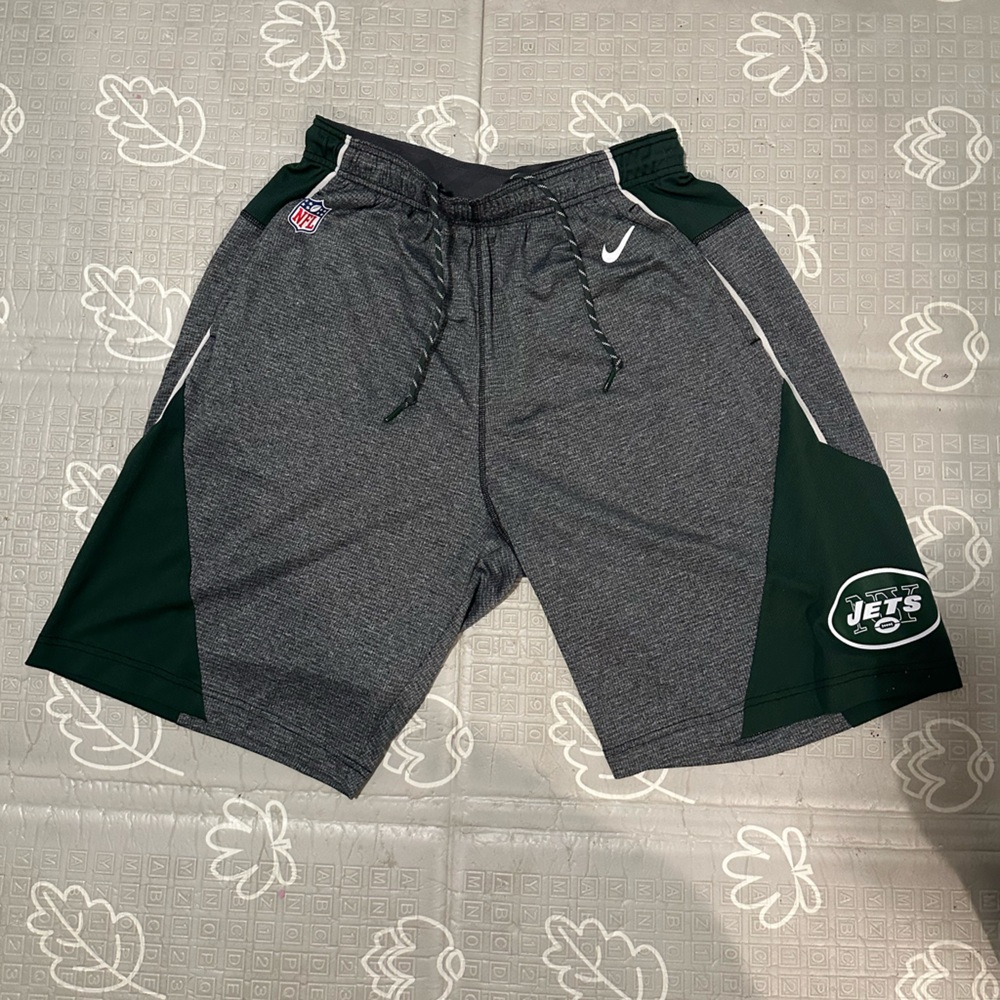 Nike Dri-Fit NFL New York Jets Men’s Draw-String Shorts with Pockets (Large)